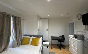 1St Studio Flat With Full Private Toilet And Shower With Its Own Kitchenette In Keedonwood Road Bromley A Fully Equipped Independent Studio Flat